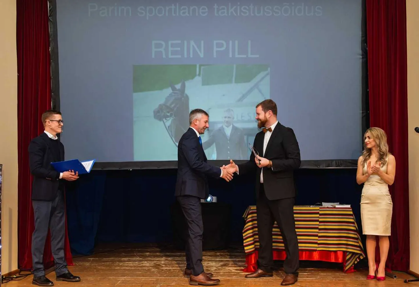 Rein Pill valiti aasta parimaks takistussõitjaks ja tema põhiratsu Alfons Ra aasta hobuseks.