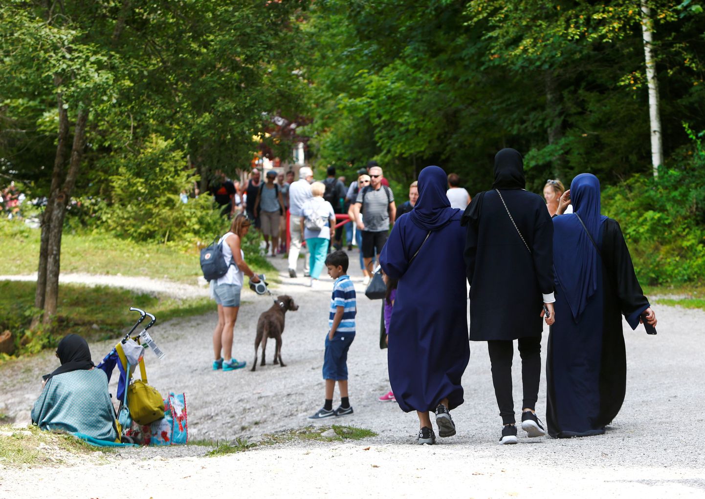 Burkasid kandvad naised Saksamaal.