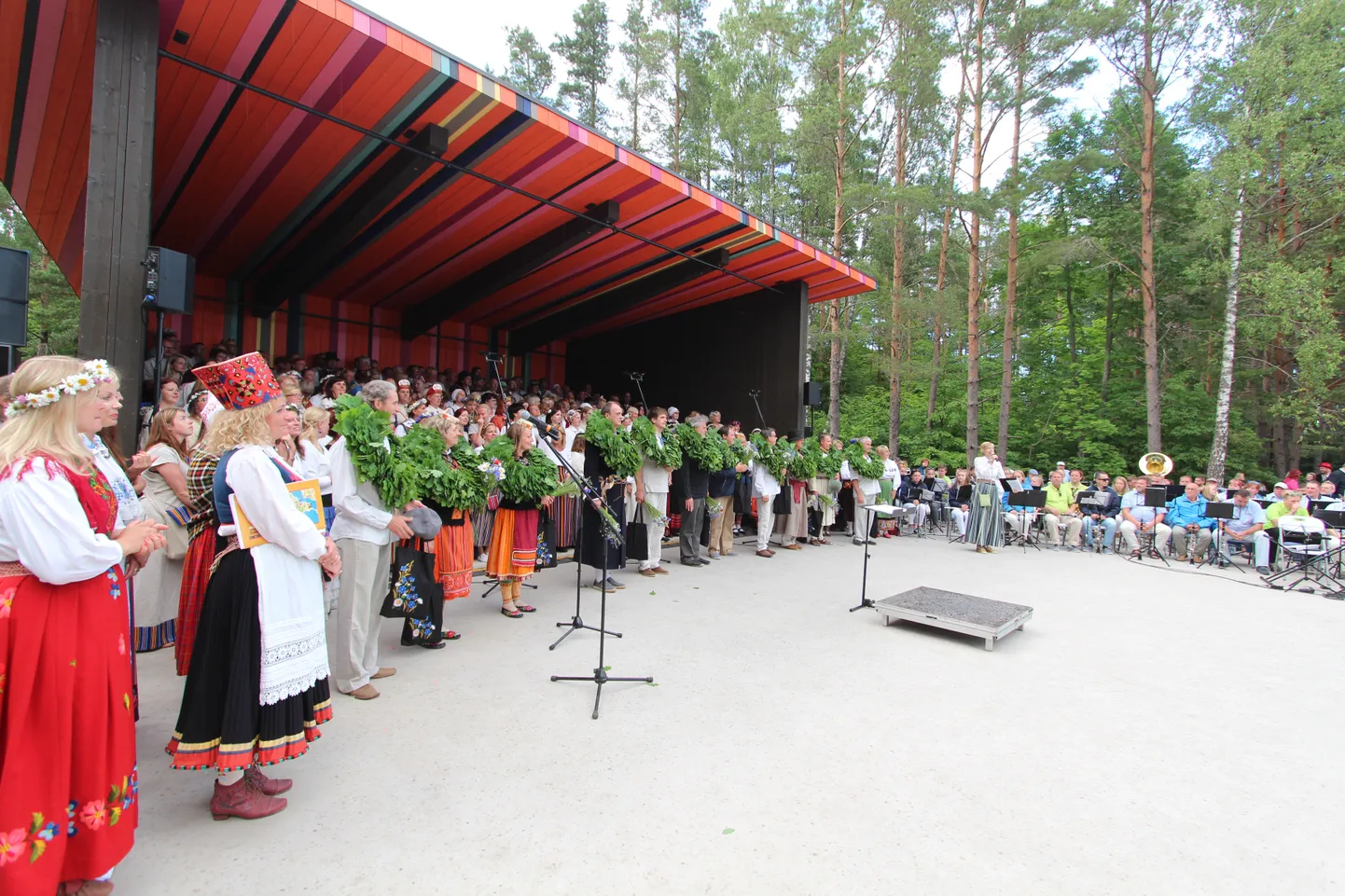 Hellamaa laulululava avapidu juulis 2017.