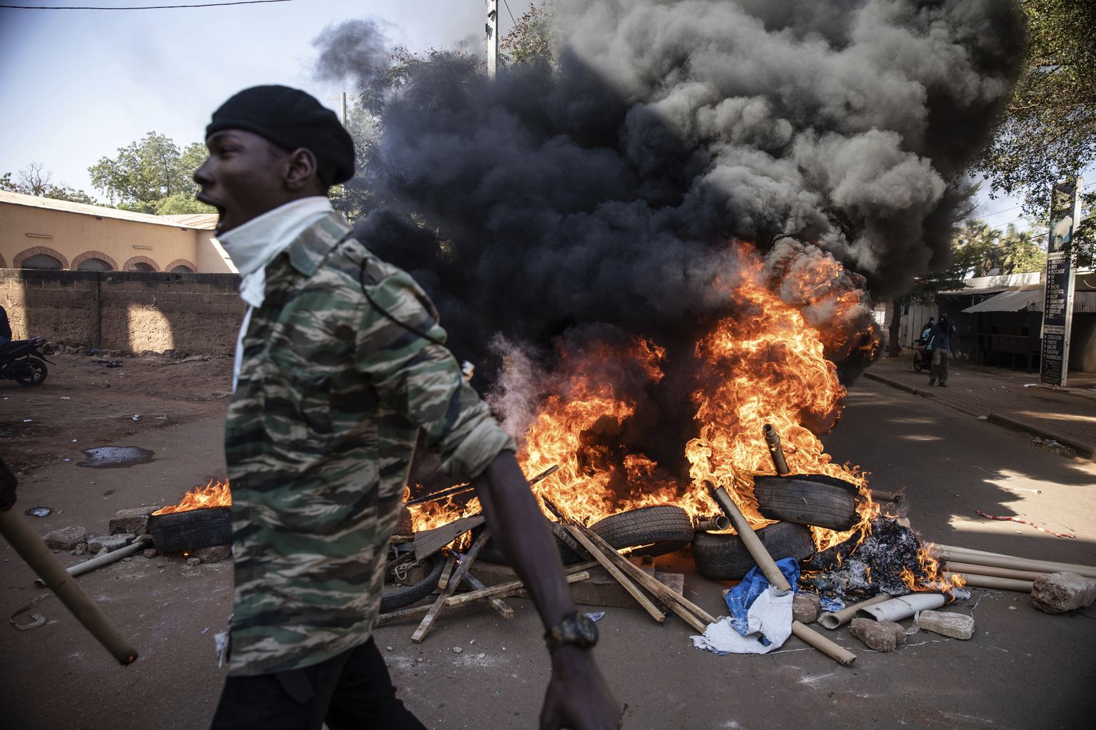 Burkina Faso pealinnas Ouagadougous toimunud valitsusvastane meeleavaldus 27. novembril, milles nõuti president Roch Marc Christian Kaboret tagasi astumist.