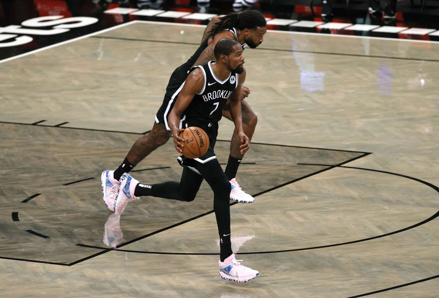 Kevin Durant jooksis 552 päeva pikkuse pausi järel taas platsile.