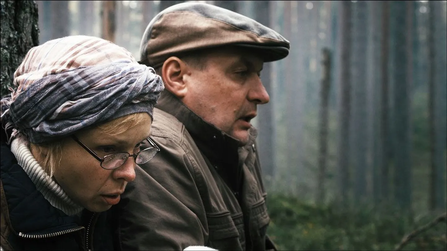 Viivi (Elina Reinold) ja Aadu (Raivo E. Tamm) on meeleheitel.