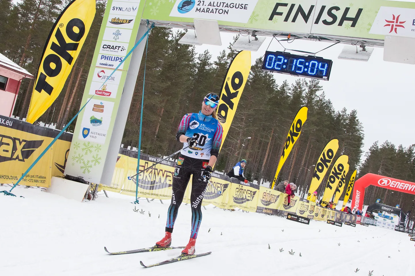 Sel pildil on Aveli Uustalu võidukana finišis tänavusel Alutaguse maratonil. 24. märtsil seisab tal sealsama Pannjärve suusaradadel ees aga mõõduvõtmine Eesti täiskasvanute meistrivõistlustel 30 km sõidus, kus eeldatavaks favoriidiks on Tatjana Mannima.
