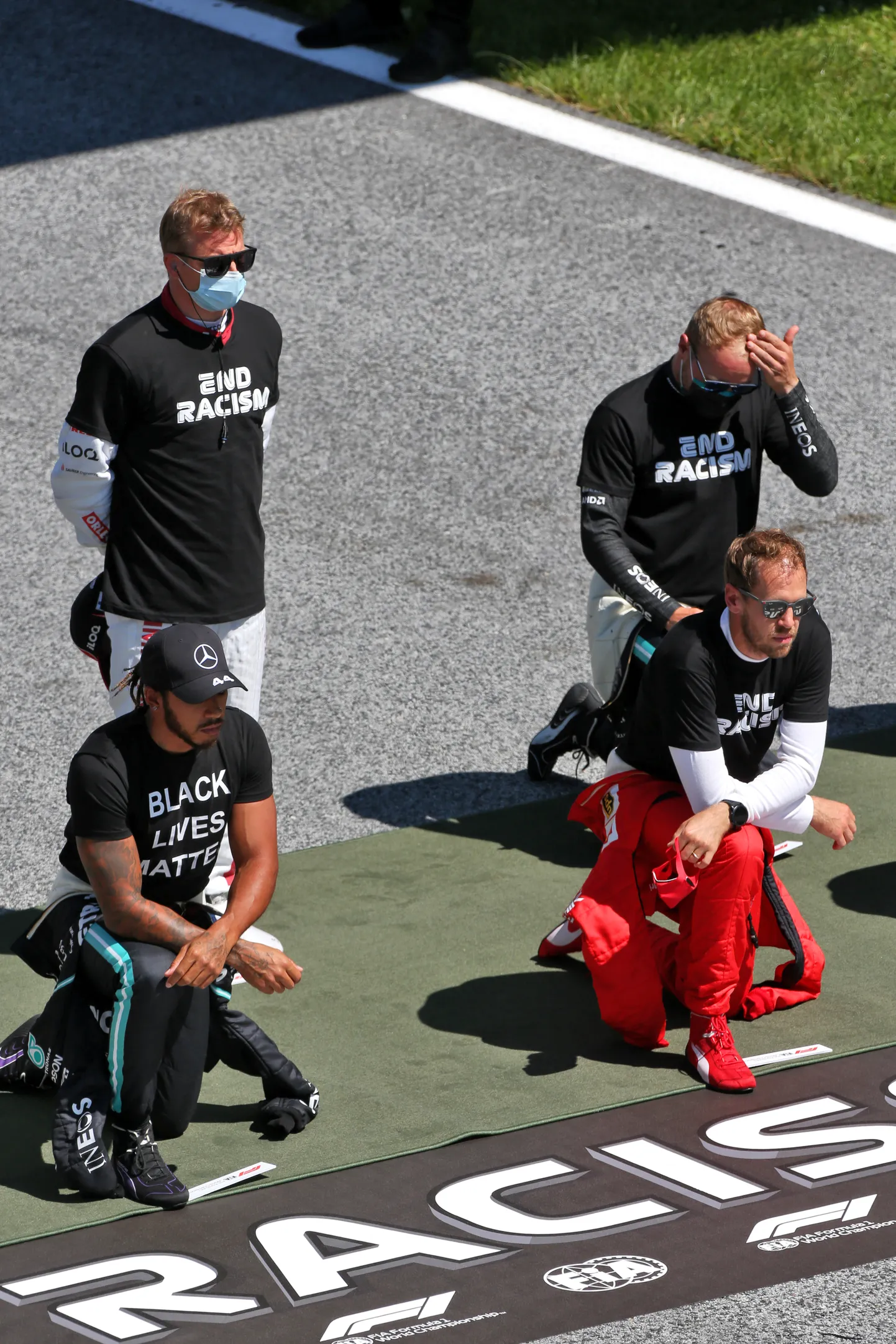 Kimi Räikkönen ühele põlvele ei langenud.