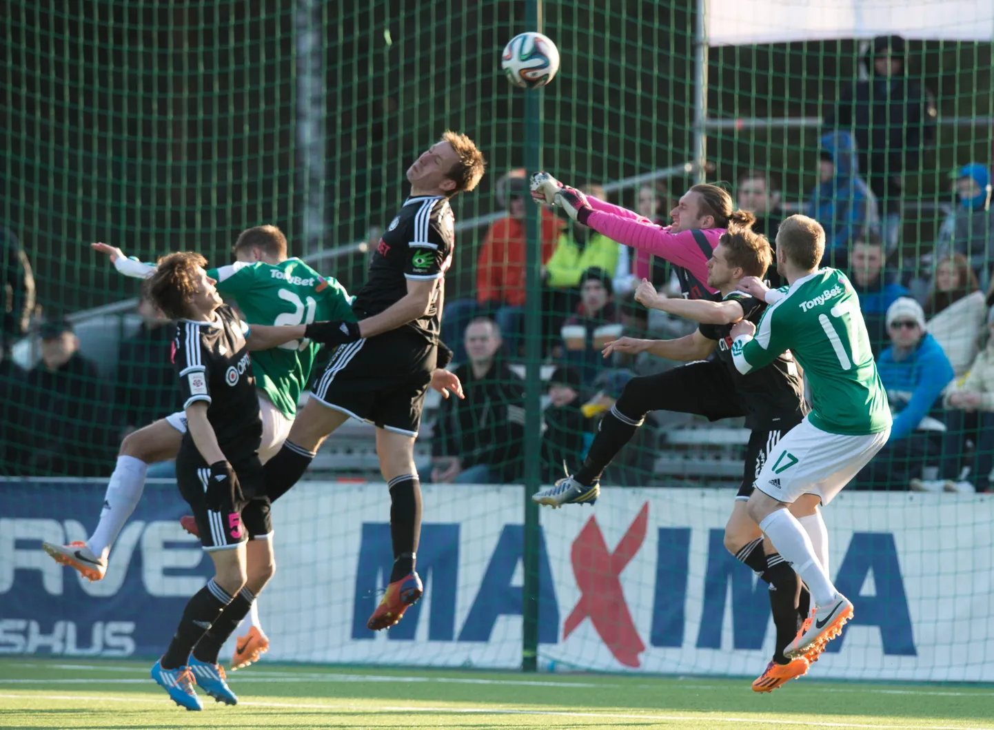 Jalgpalli Eesti meistrivõistluste põnevuslahingus tegid Nõmme Kalju ja Levadia väravateta viigi