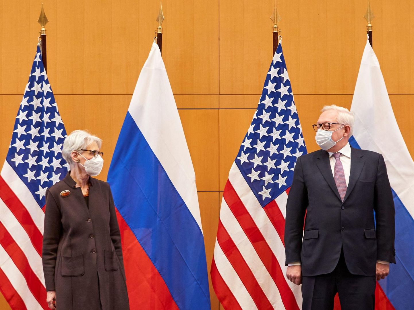 USA asevälisminister Wendy Sherman ja Vene asevälisminister Sergei Rjabkov. 