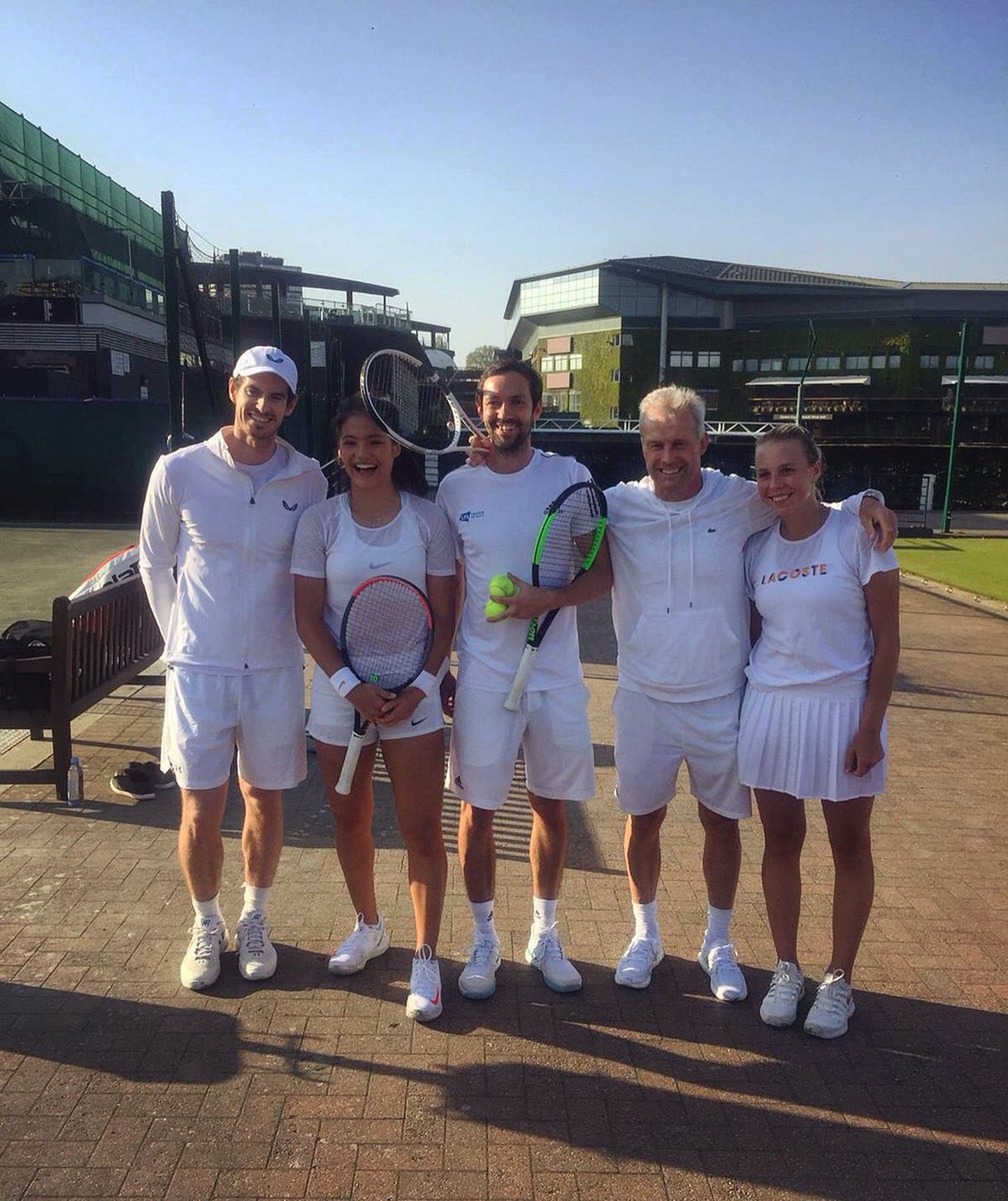 Andy Murray (vasakult), Emma Raducanu, Matt James, Nigel Sears (Kontaveidi treener) ja Anett Kontaveit.