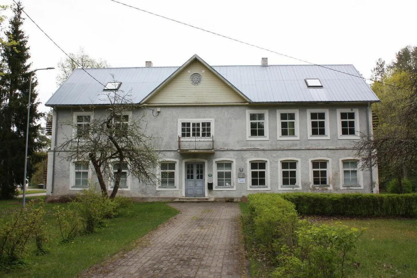 Tuudi koolimaja.