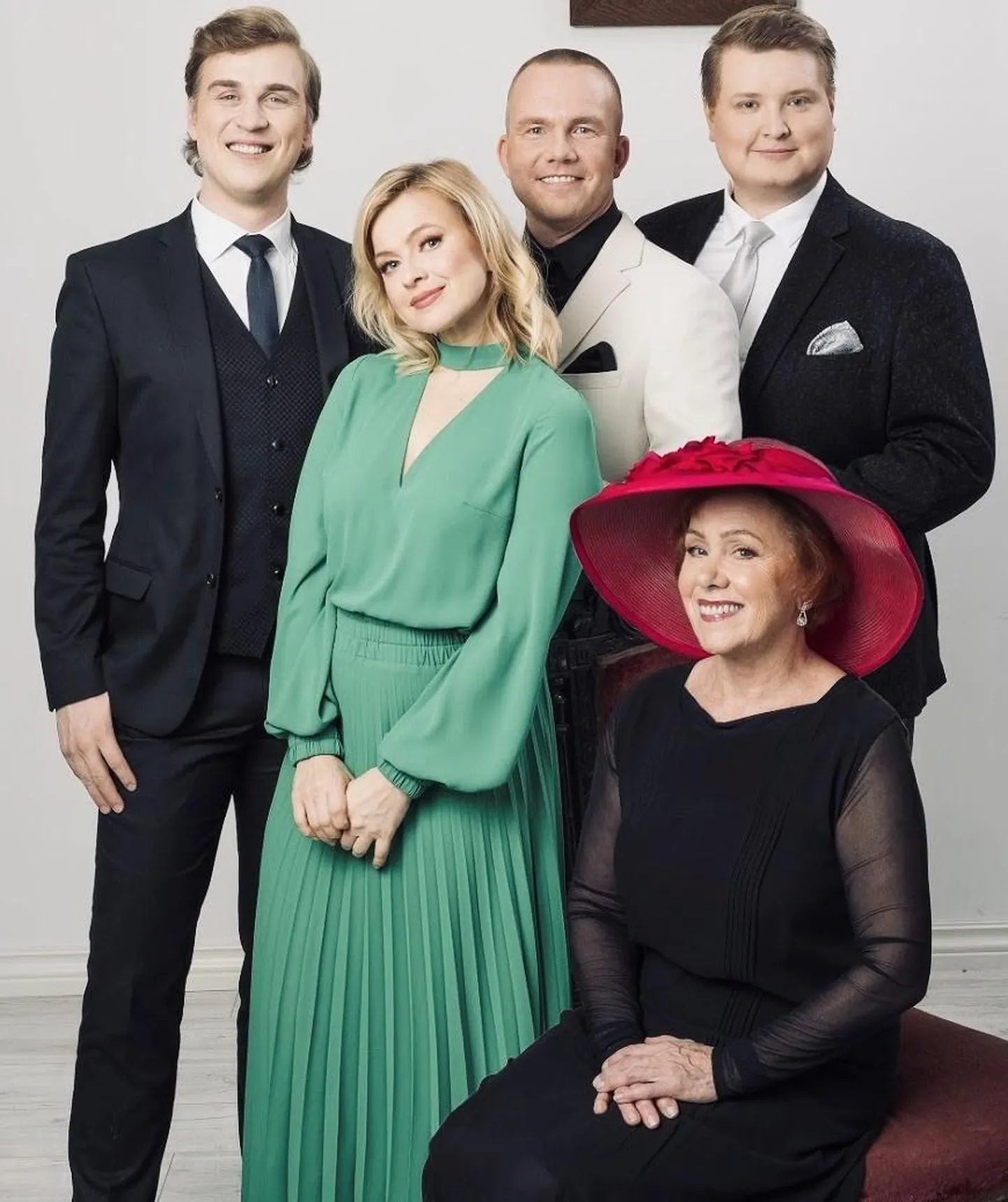 Kontserdil "Unustamatu Mr X" esinevad Johan Randvere, Hanna-Liina Võsa, Lauri Liiv, Reigo Tamm ja Katrin Karisma, neist viimasel on olnud õnn jagada lava Georg Otsaga.