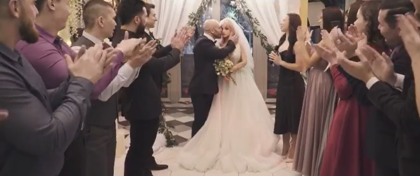 Kasahstani musklimees abiellus seksnukk Margoga.