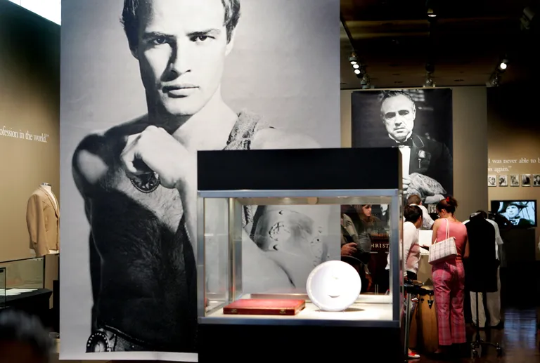 Marlona Brando privātās priekšmetu kolekcijas izsole "Christies" izsoļu namā Londonā 2005. gadā.