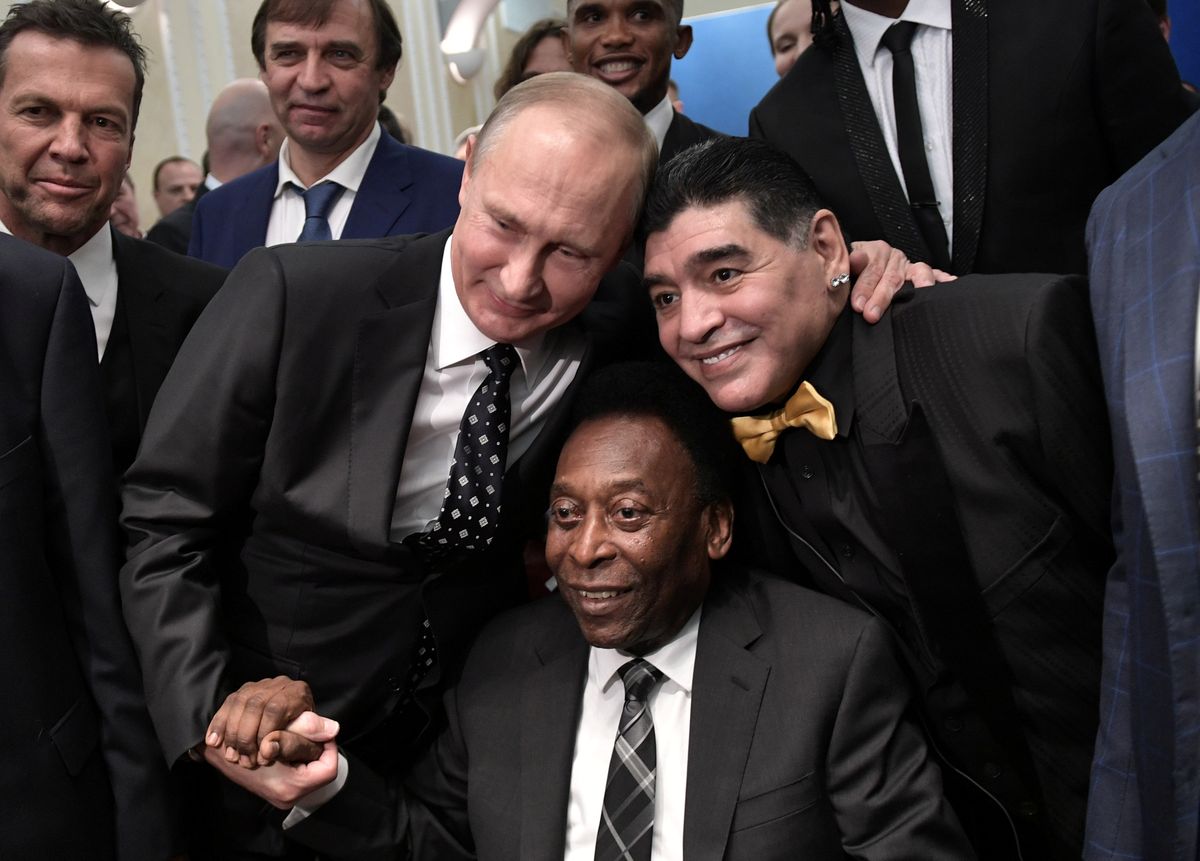 Владимир Путин, Пеле и Диего Марадона перед жеребьёвкой чемпионата мира 2018 года