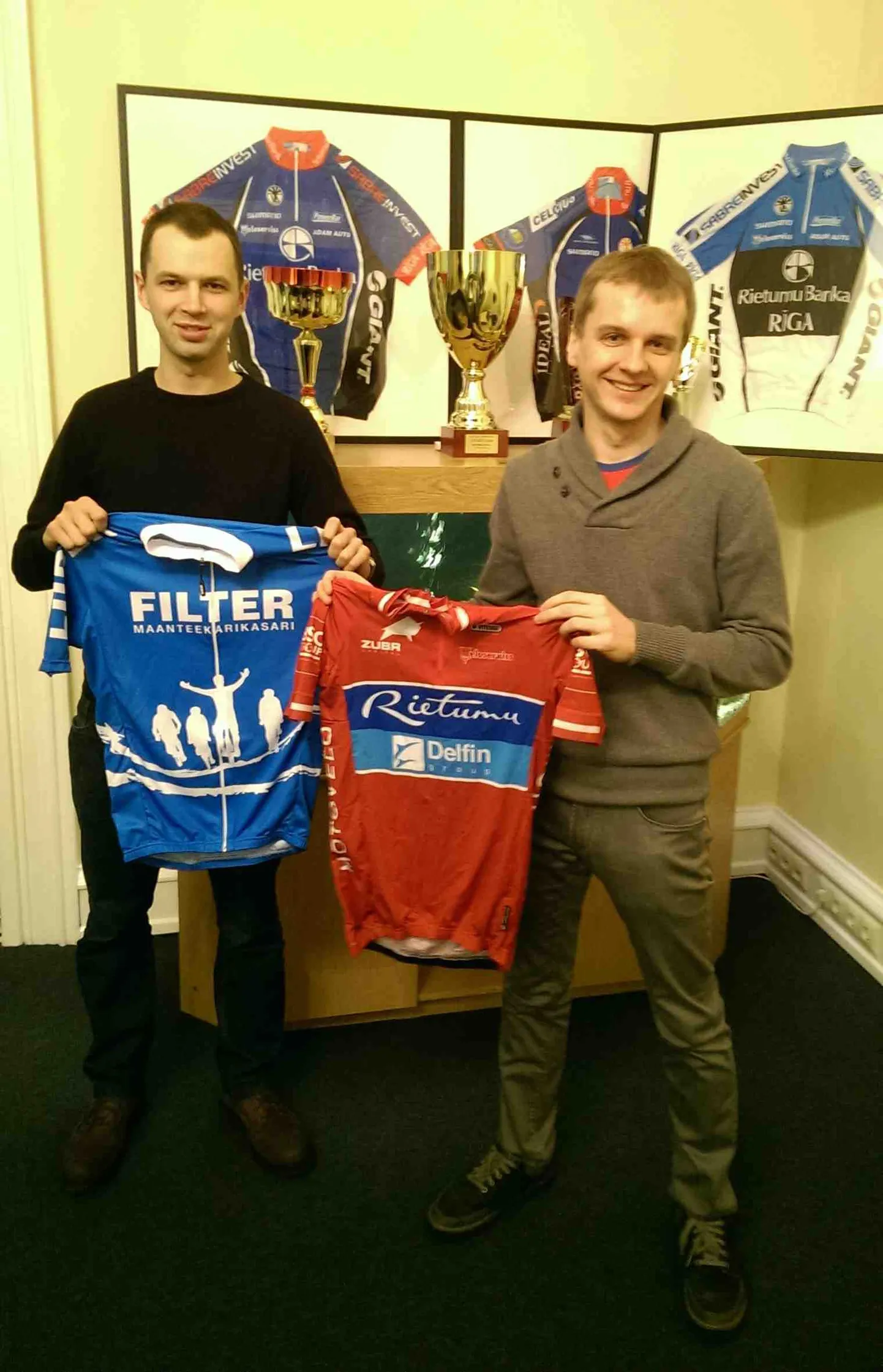 Rietumu-Delfini spordidirektor Linards Veide (vasakul) ja Filter Maanteekarikasarja peakorraldaja Mihkel Reile