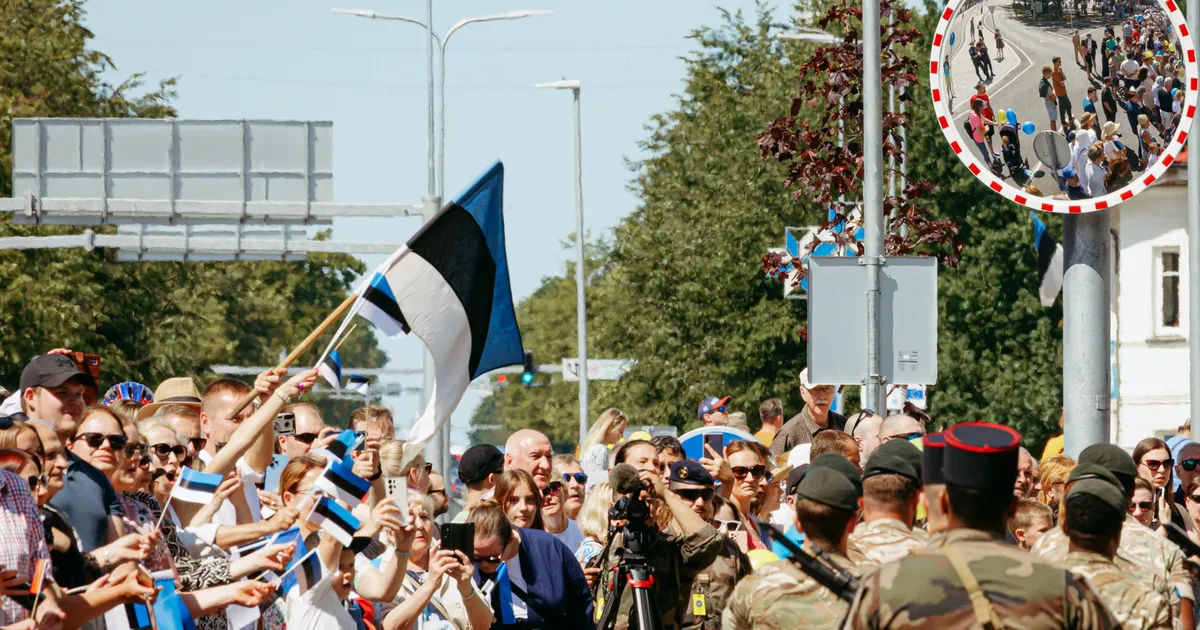 Galerie video și foto ⟩ Ziua Victoriei a fost colectată de Estonian Narva