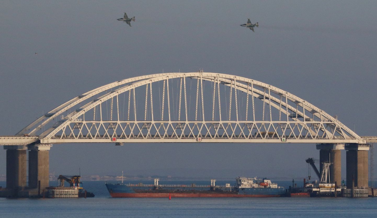 Tilts, kas pār Kerčas šaurumu savieno Ukrainai piederošo Krimas pussalu ar Krieviju