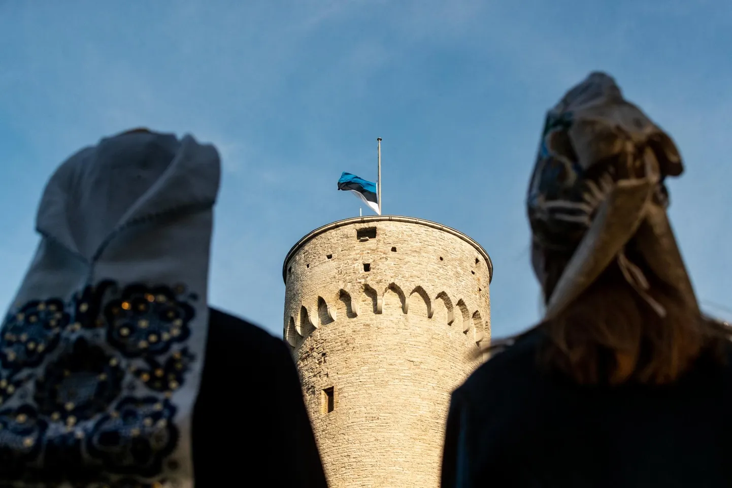 Lipu langetamine Pika Hermanni tornis 2019. aasta üldlaulupeo ajal 04.07.2019 õhtul
