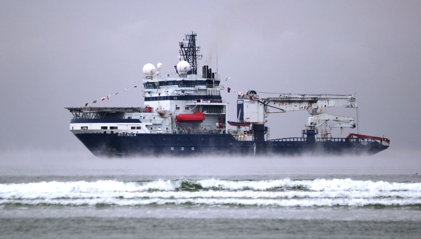 Kunda ja Sillamäe sadama juures hakkab laevu abistama jäämurdja Botnica.