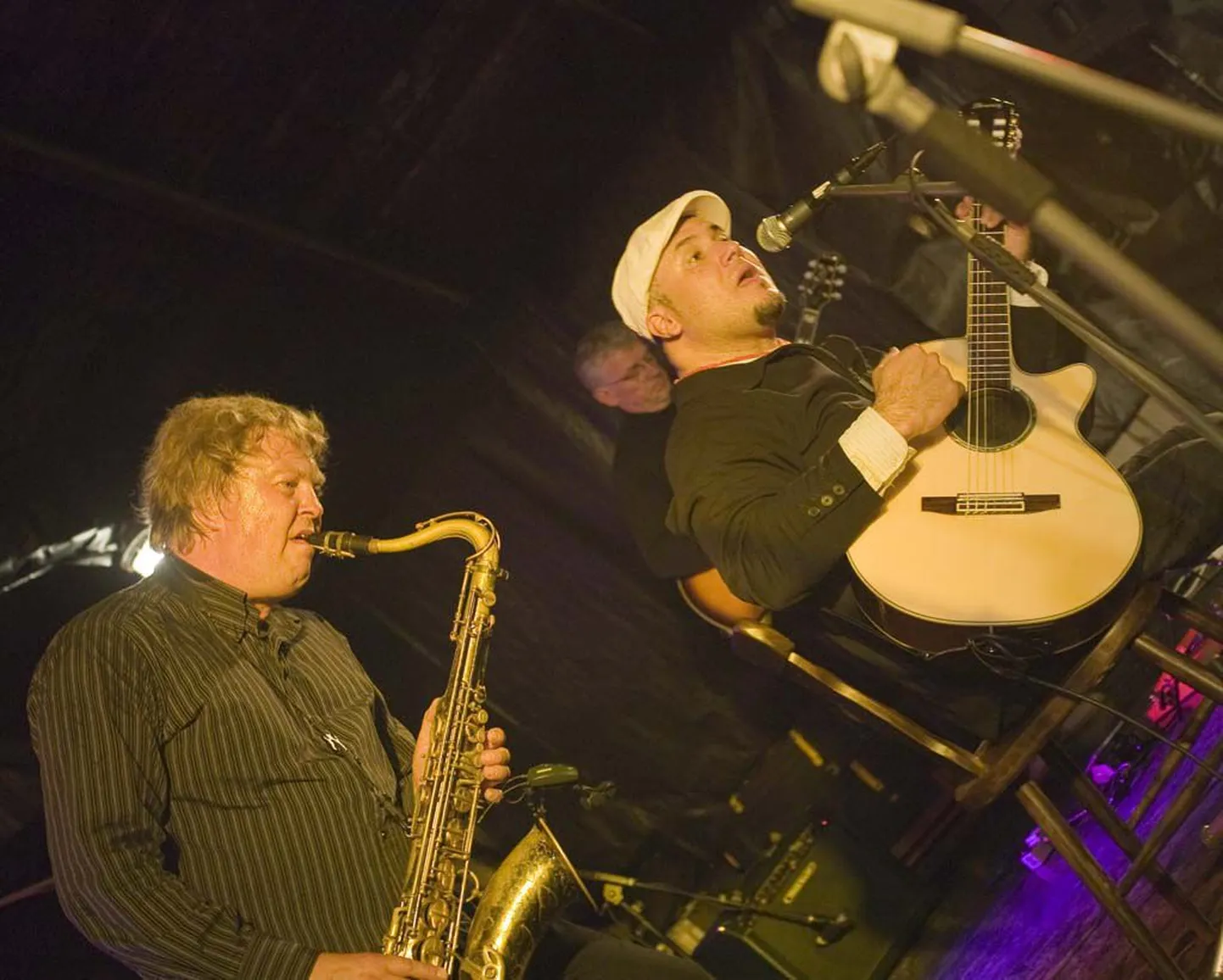 Raivo Tafenau, Sergio Bastos ning Ain Agan mullusel Sõru Jazzil.