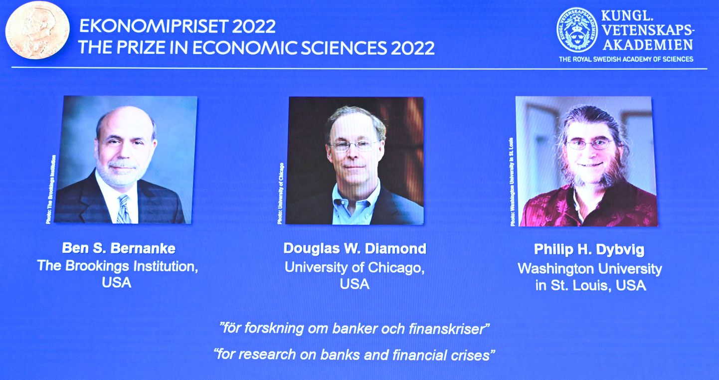 Nobela prēmijas ekonomikā laureāti Bens Bernankens, Daglass Daimonds un Filips Dibvigs