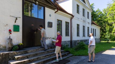 Suislepa mõisa vallale tagasivõtmine esimesel katsel ei õnnestunud, kolmapäeval võib vallavõim jõudu kasutada