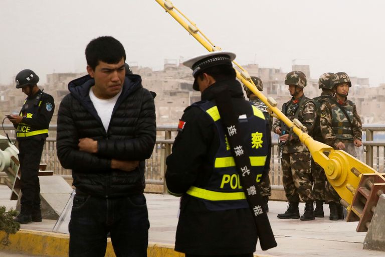 Passikontroll Xinjiangi autonoomses piirkonnas.
