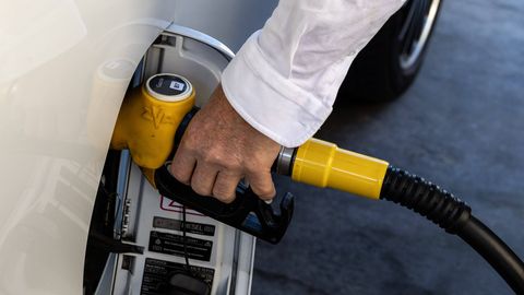 Par degvielas tirgotāju solidaritātes maksājuma likumu iesniegti vairāki iebildumi