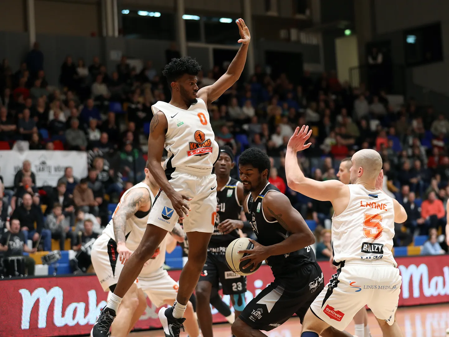 Tartu meeskonna sangariks osutus Viimsi vastu taas Braxton Huggins (palliga), kes viskas 26 punkti.