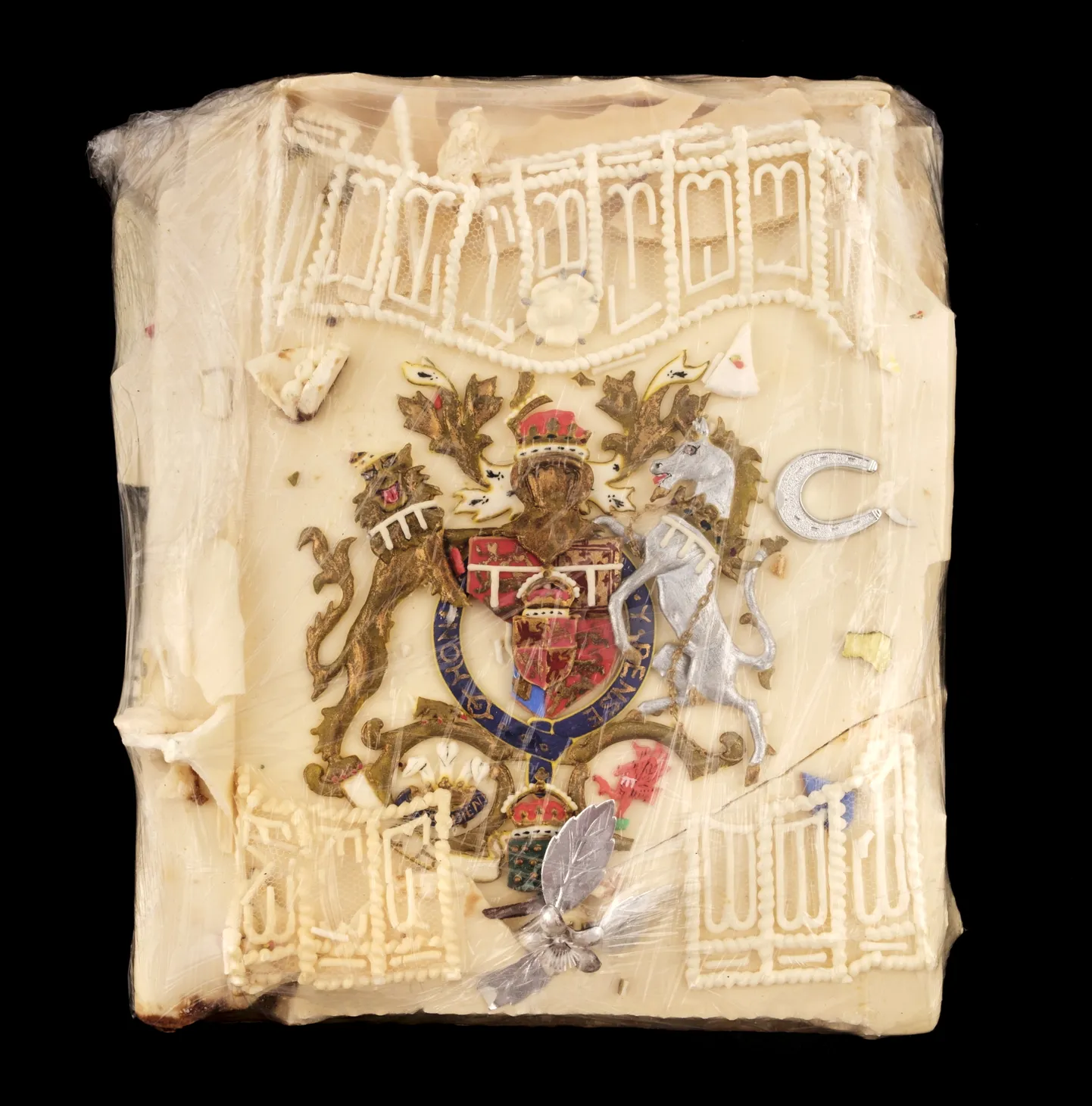 Prints Charlesi ja printsess Diana pulmapäevast säilinud tordilõik.
