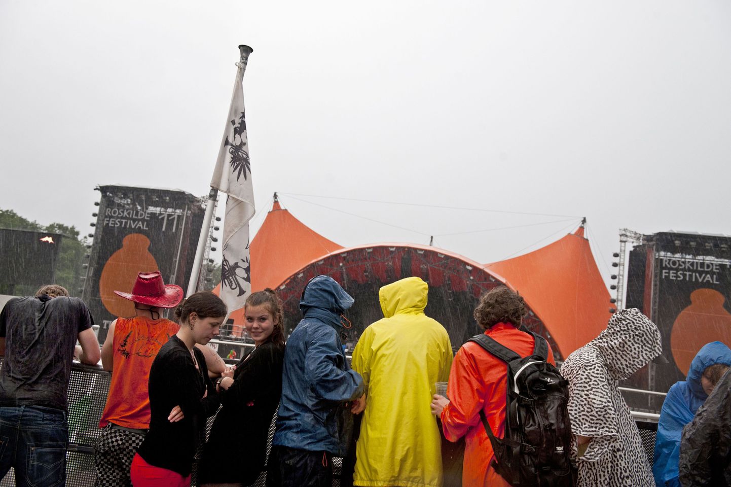 Vihm on suurte festivalide lahutamatu osa.
