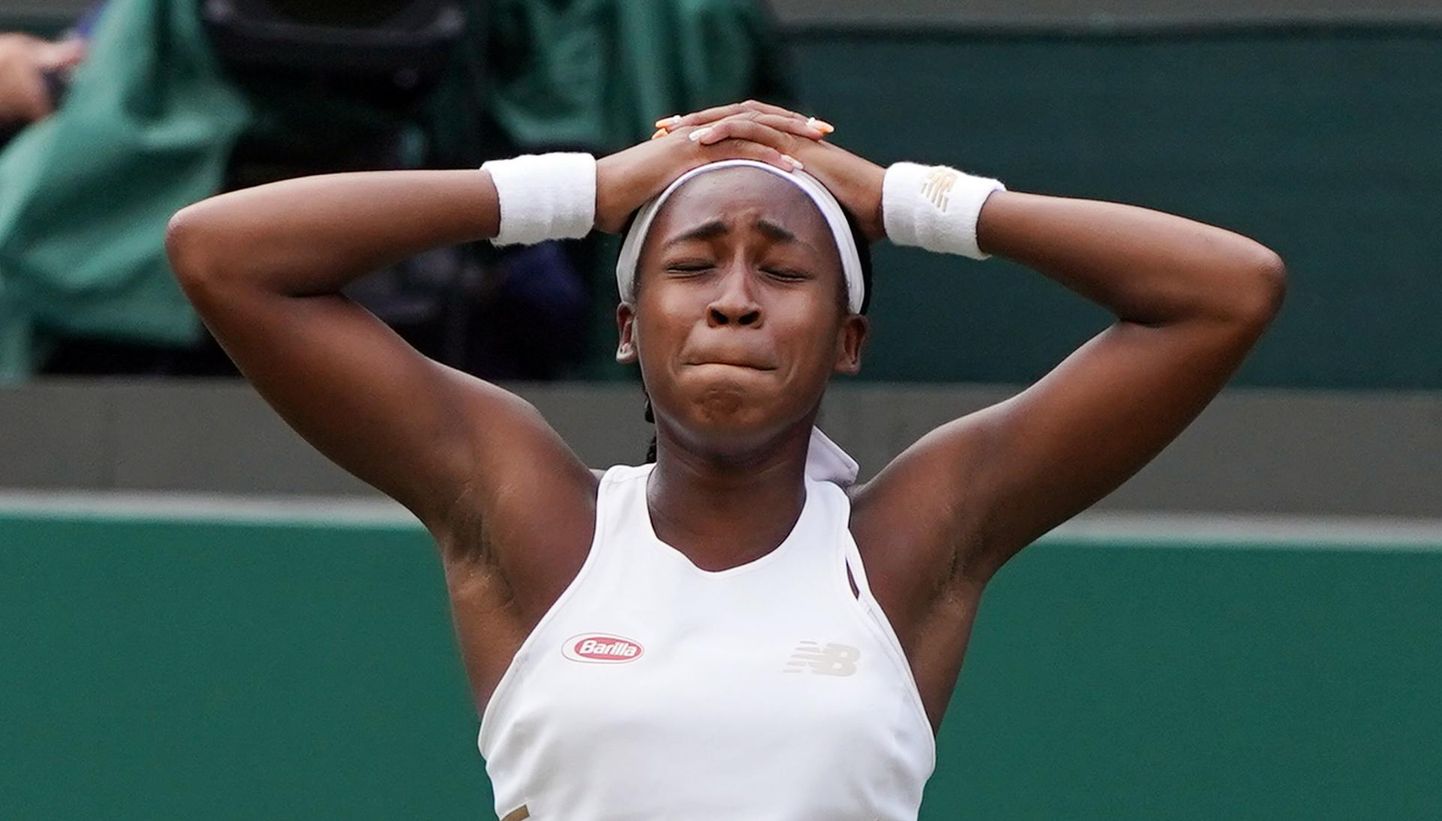 Cori Gauff ei suuda uskuda: ta on Wimbledonis just alistanud oma iidoli Venus Williamsi. FOTO: Nic Bothma/Epa/Scanpix