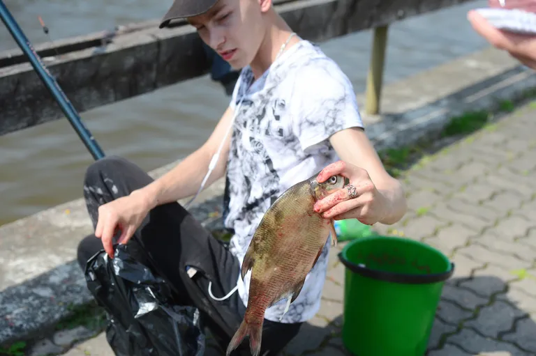 Võistkonna Vobla poolt püütud võistluse suurim kala. Latikas, 38 cm pikk, 630 g kaaluv. / Kristjan Teedema/Tartu Postimees