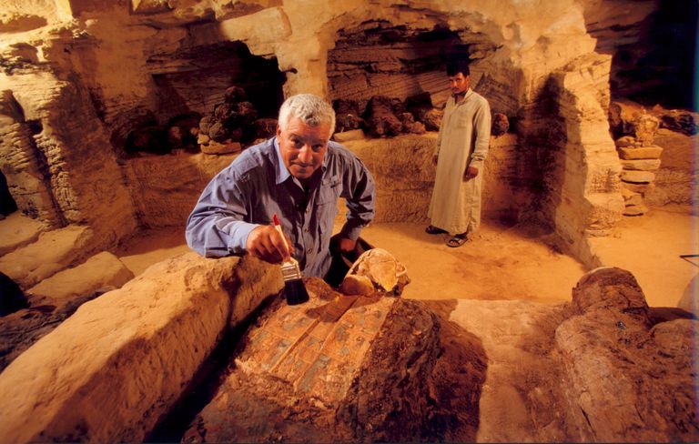 Египетский археолог Захи Хавасс