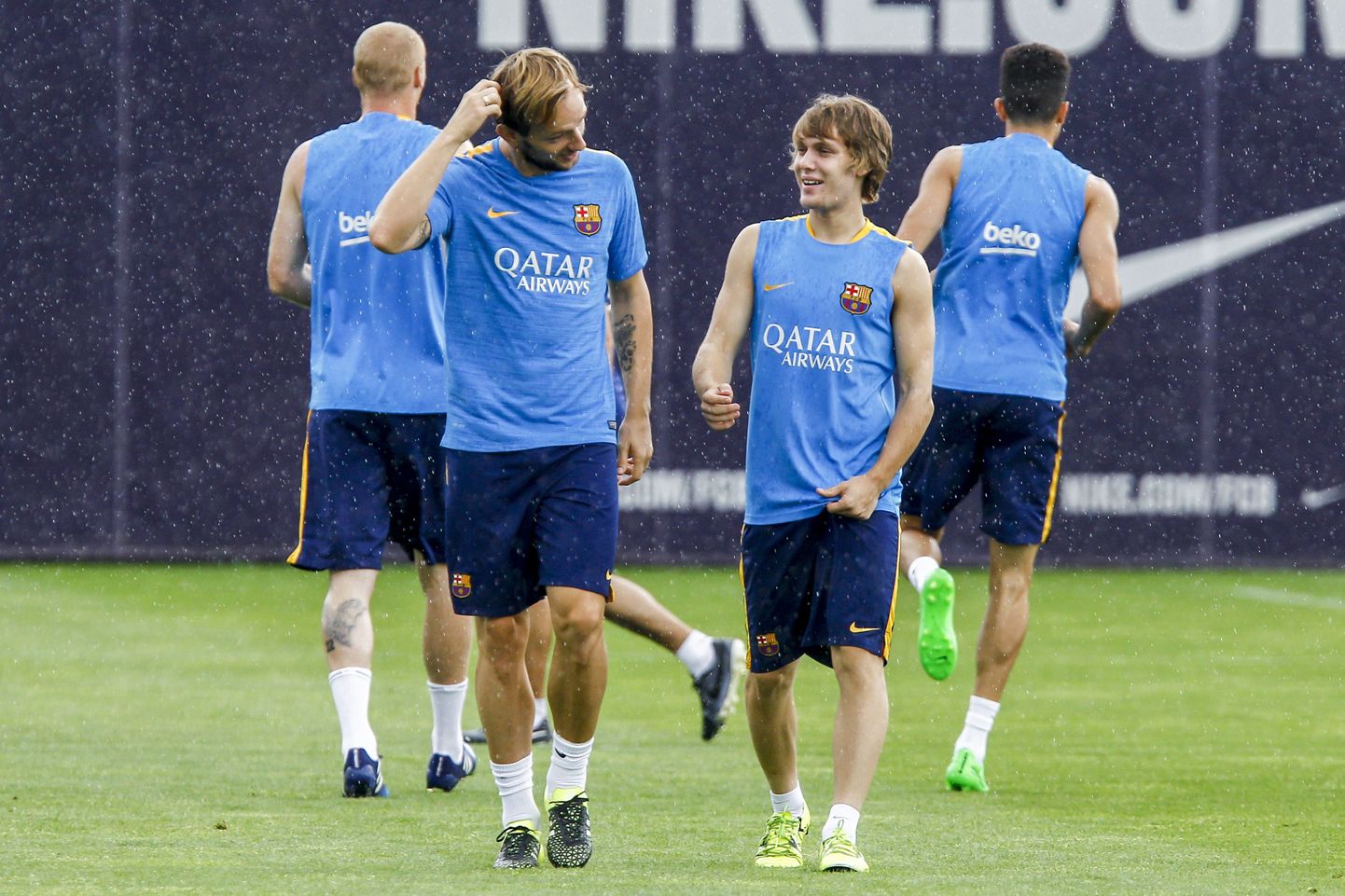Alen Halilovic (paremal) FC Barcelona trennis koos Ivan Rakiticiga.