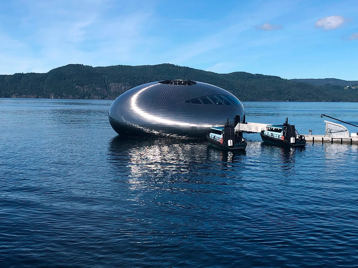 Tallinnas BLRT tütarettevõttes Marketex Marine valminud ujuv näitusekompleks Salmon Eye Norra fjordis