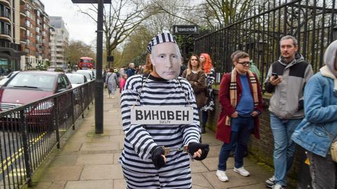 ОБЗОР ⟩ Опьяненный властью Путин пытался одурачить оставшуюся в России элиту