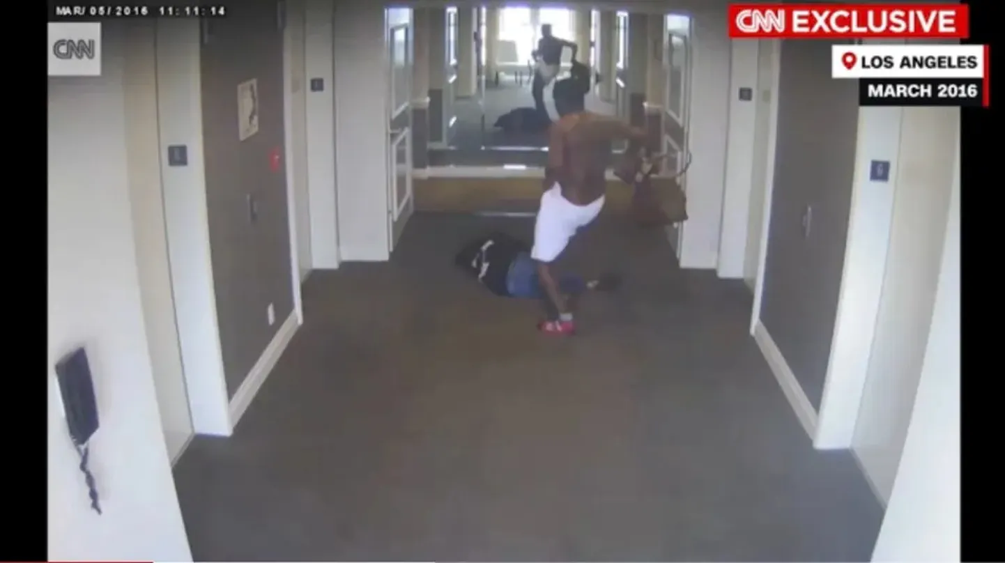 CNN avaldas turvakaamera video 2016. aastast, mis kujutab räppar Sean Combsi ehk Diddyt peksmas oma ekskallimat, kes hiljem räppari väärkohtlemise eest kohtusse kaebas.