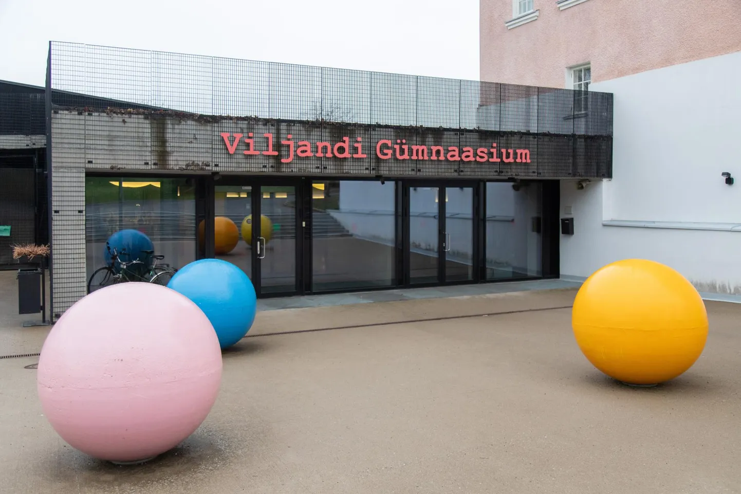 Viljandi gümnaasiumi iga suuna silmapaistvaim õpilane saab koolilt 500 eurot stipendiumi.