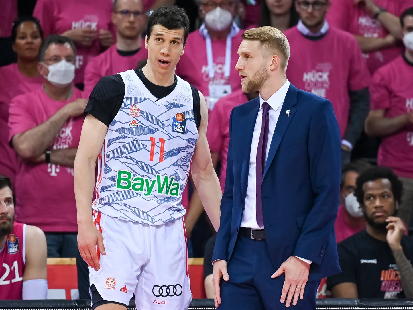 Tuomas Iisalo (paremal) ja Müncheni Bayerni üks tähti Vladimir Lucic.