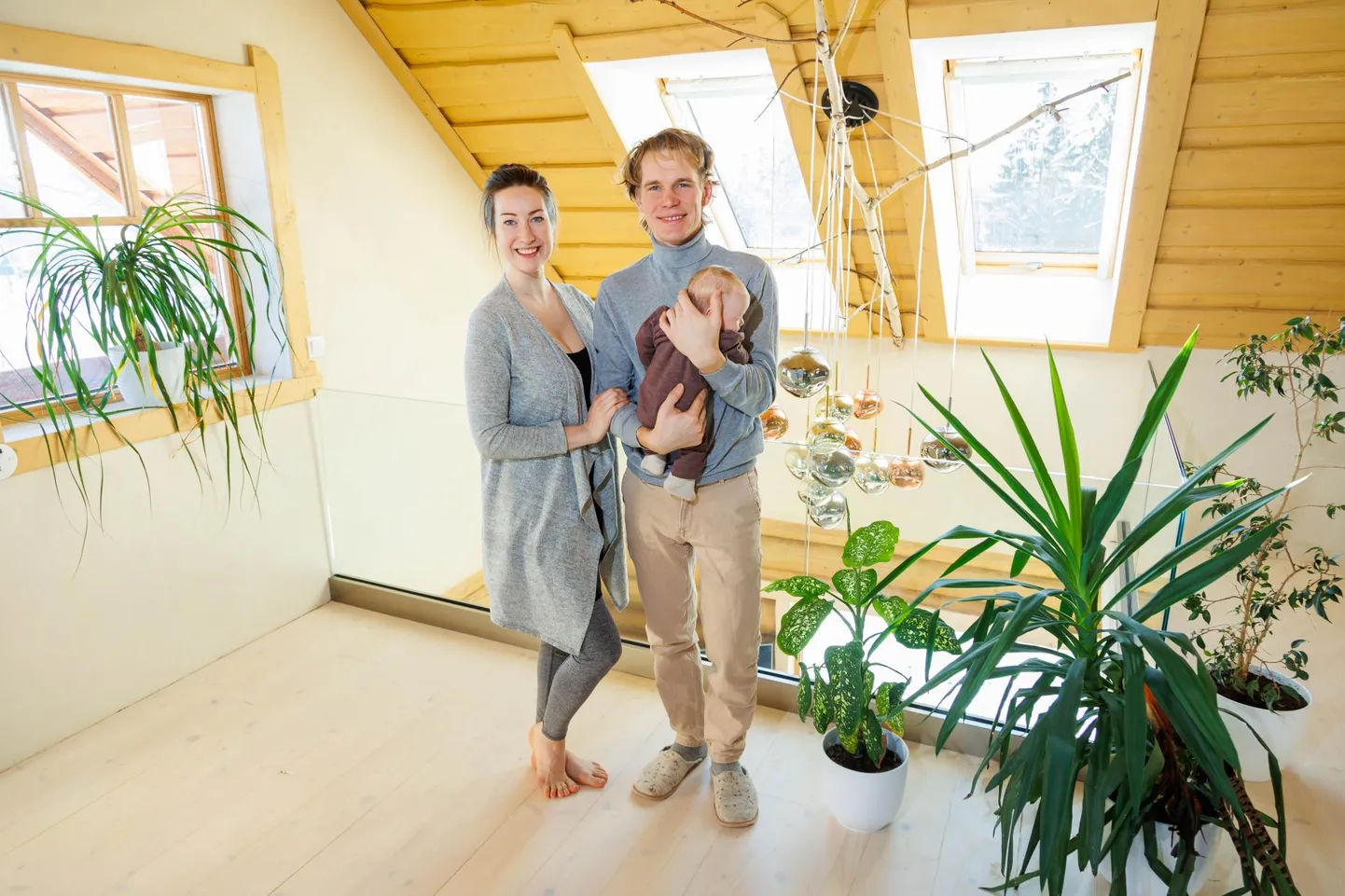 Perefirma Ferla moodustav abielupaar Kadri ja Kail Piho elavad koos pisitütrega Rõuge vallas Lutika külas. Tootmine on üles seatud Kailu isa Aigar Piho juures Kiidil.