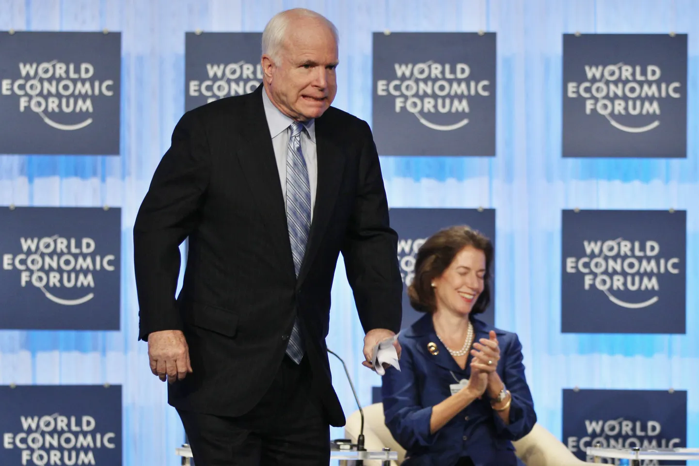 Американский сенатор Джон Маккейн вчера на Всемирном экономическом форуме по Ближнему Востоку в Иордании.