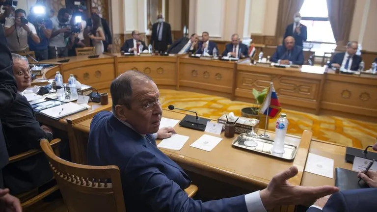 В африканских столицах Лавров представлял Россию защитницей суверенитета государств, которая при этом не вмешивается в их внутренние дела