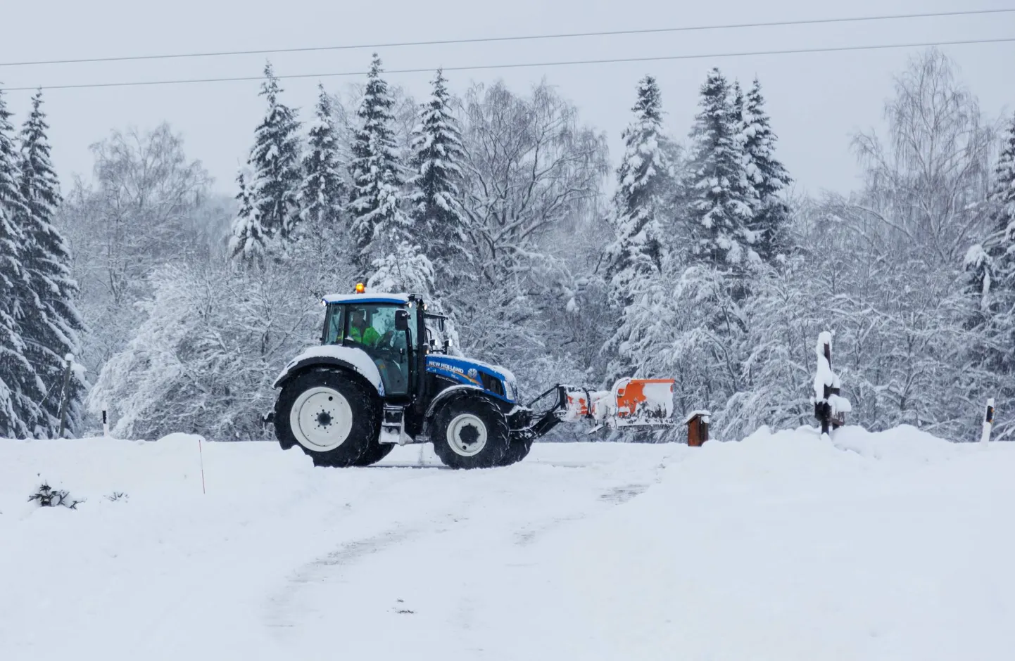 Pildil olev traktor on illustratiivne