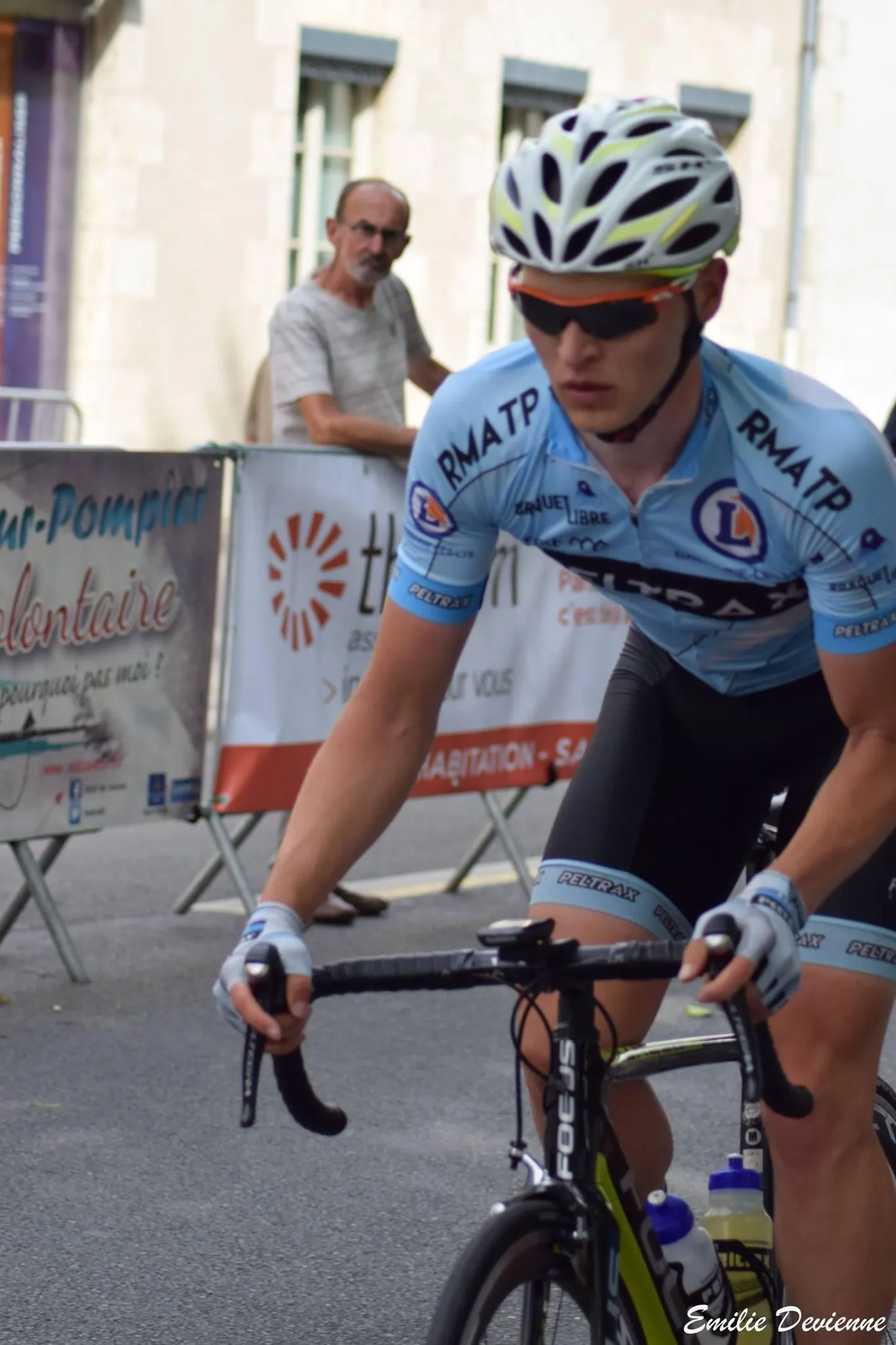 Viljandi rattaklubi kasvandiku Greg Hallopi hooaeg Prantsusmaal on kulgenud seni väga hästi. Pühapäeval tegi ta pärast suvepuhkust kodumaal esimese võistluse klubi Team Peltrax CSD vormis ning teenis teise kategooria ühepäevasõidul teise koha.