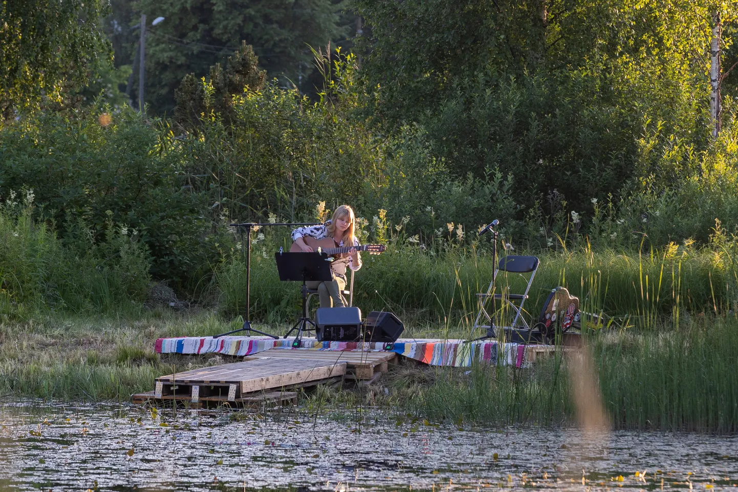 Türi kirsiallee kontsert-piknik Haldi Välimäe ja Vaiko Eplikuga