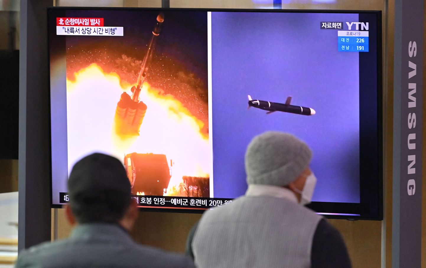 Uudis Põhja-Korea raketikatsetusest Souli raudteejaama ekraanidel.