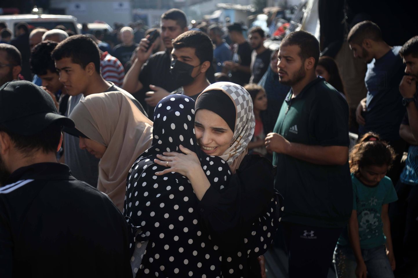 Gazalased leinamas elu kaotanuid. Foto on tehtud 2. novembril 2023.