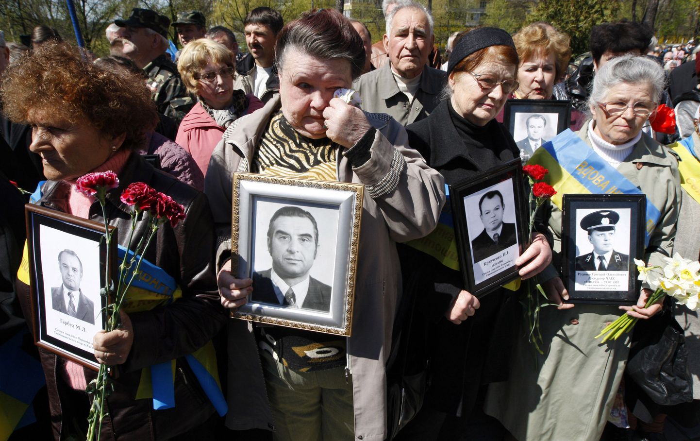 Tšernobõli tuumakatastroofis hukkunute lesed täna Kiievis toimunud mälestustseremoonial.
