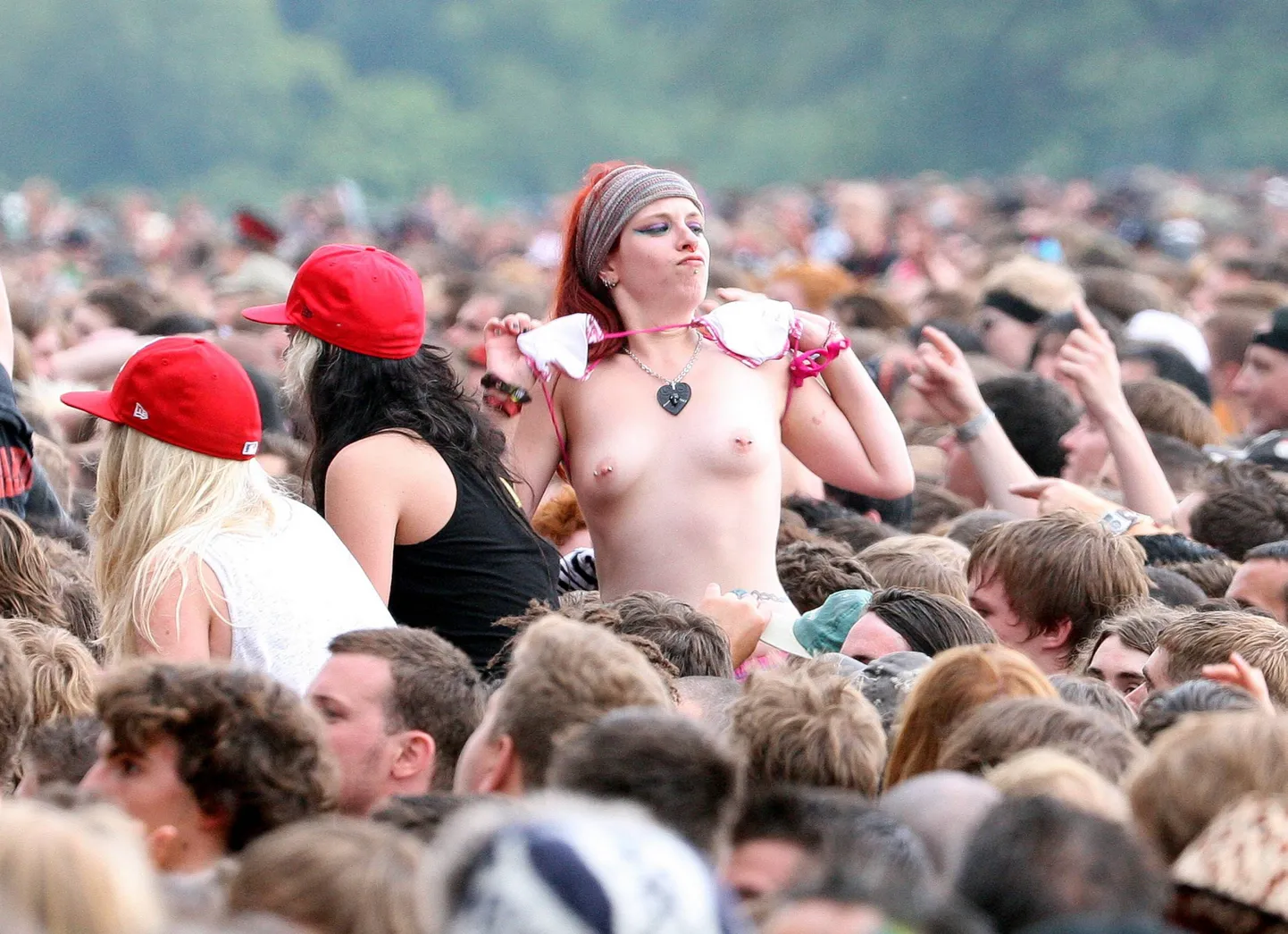Limp Bizkit hullutas publikut Inglismaal toimunud Sonisphere muusikafestivalil.