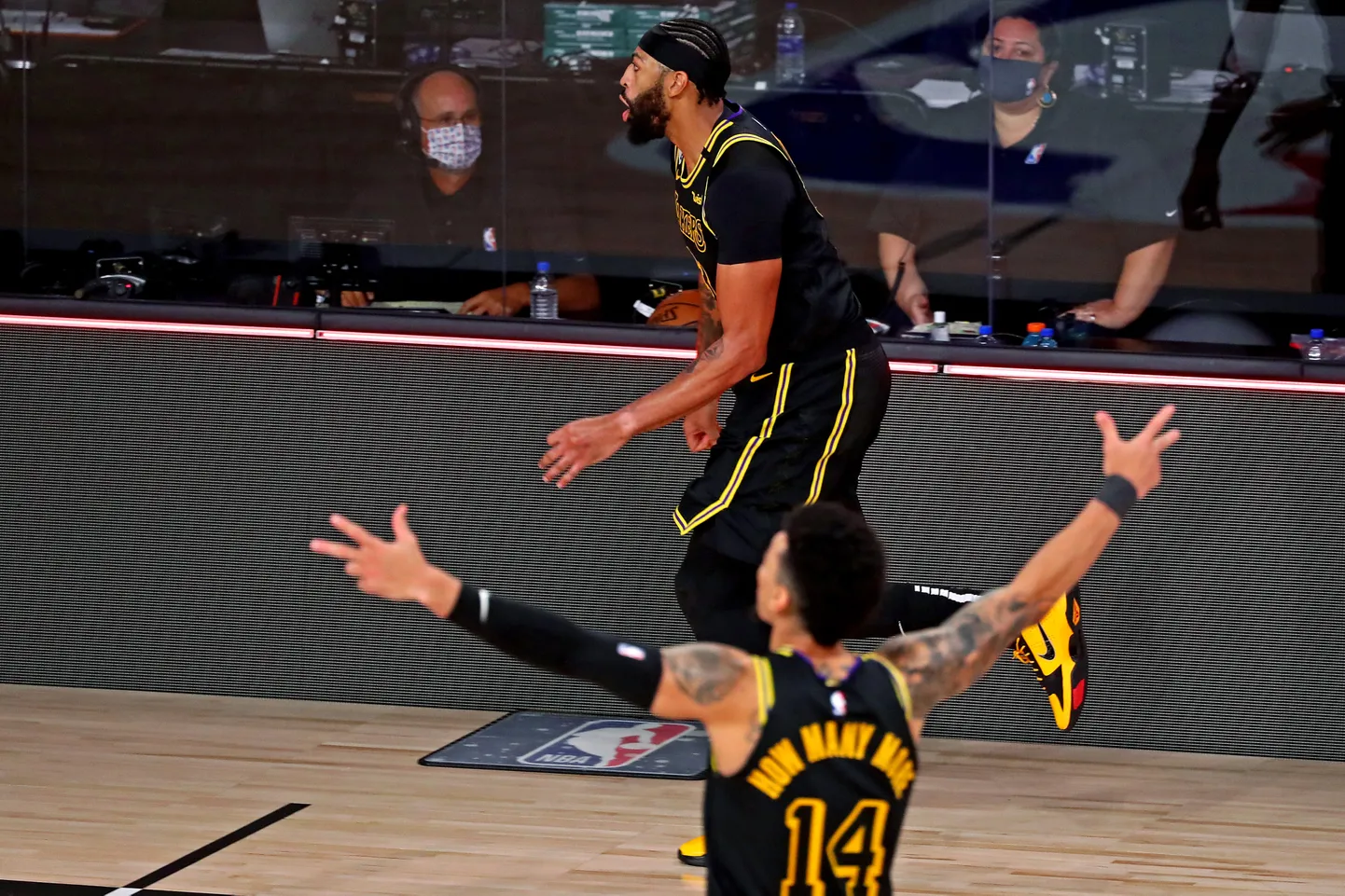 Anthony Davis (tagumine) pärast võiduviset.