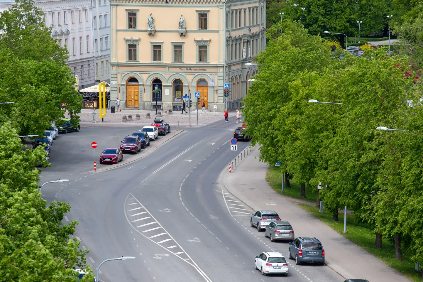 Vabaduse puiestee, suunaga Kaarsilla poole.